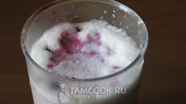 чернично-ежевичный коктейль