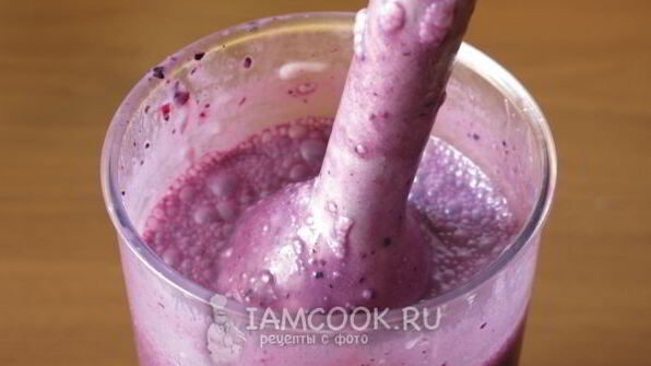 чернично-ежевичный коктейль