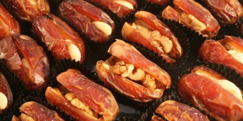 Рецепт фаршированных сыром бри финики с грецкими орехами и кленовым сиропом