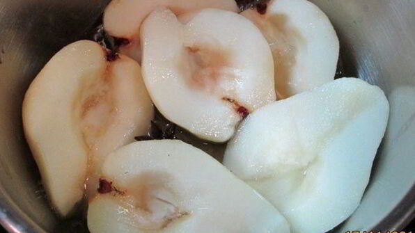 груши в анисовом сиропе с шоколадным соусом