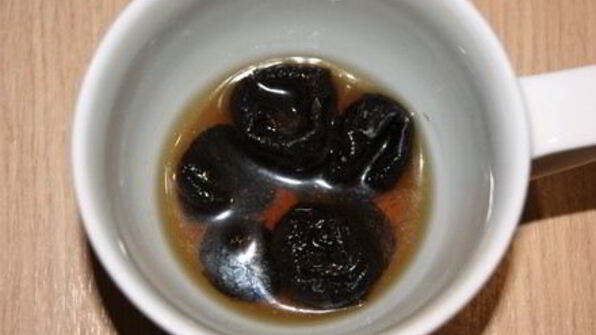 кефирный коктейль с отрубями и черносливом