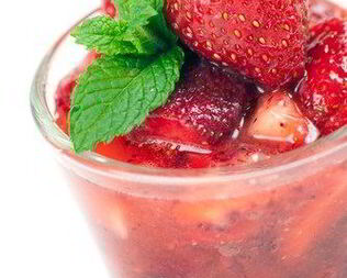 Клубнично-яблочный пунш