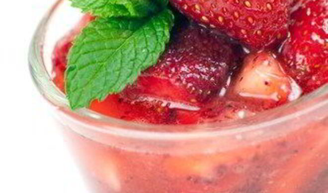 Клубнично-яблочный пунш