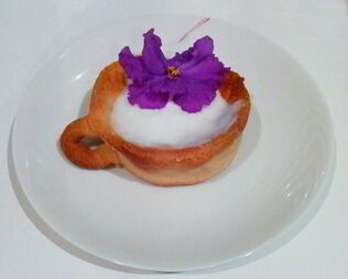 Фиалковый кофе в Сладкой кружке