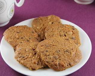 Хрустящие кофейные печенья с шоколадом и грецкими орехами