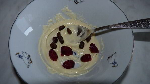 кофе с миндалем и кофейные зернышки в шоколаде