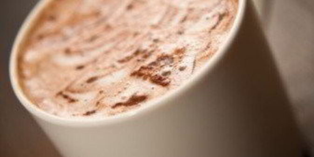 Рецепт воздушного горячего шоколада с кофе с апельсином