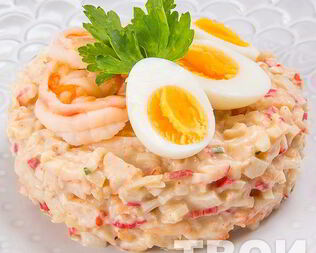 Коктейль из креветок и крабовых палочек