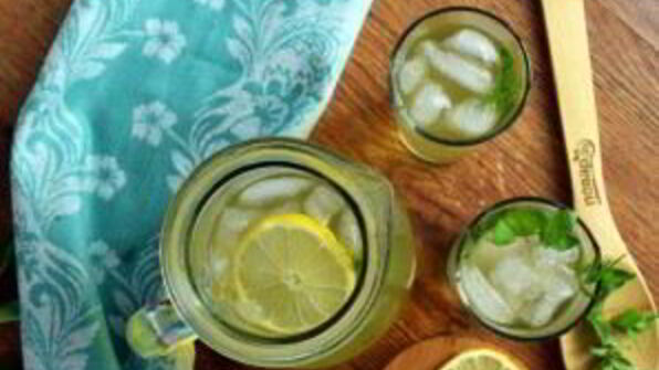 лимонад из тархуна, лимона и мяты