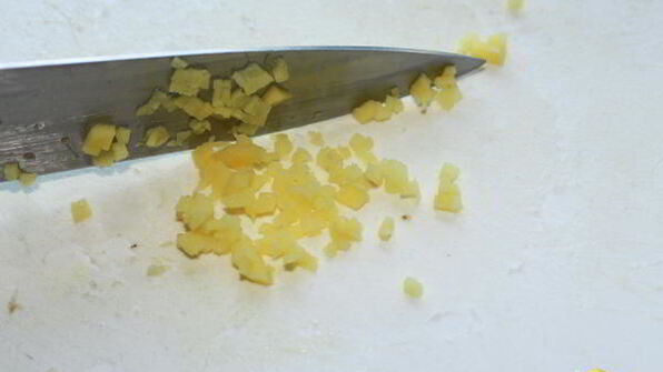 лимонно-имбирный прохлаждающий напиток