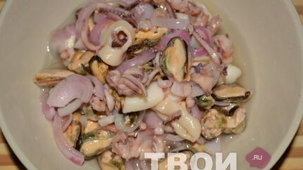 Маринованный коктейль из морепродуктов