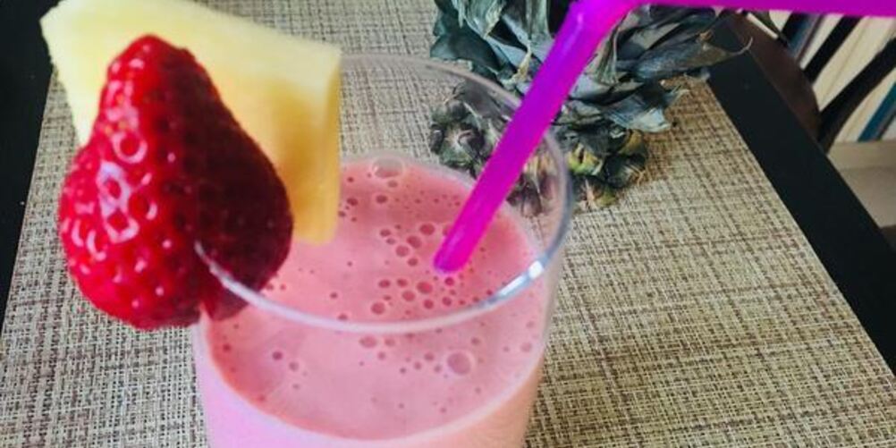 Рецепт клубнично-ананасового смузи