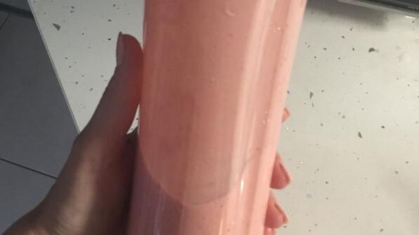 клубнично-ананасовый смузи