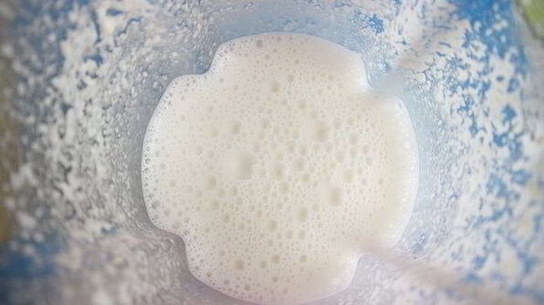 малиновый смузи на миндальном молоке