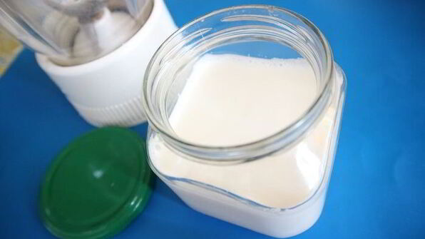 малиновый смузи на миндальном молоке