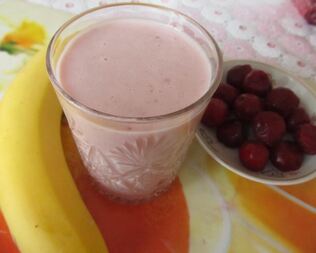 Смузи бананово-вишневый