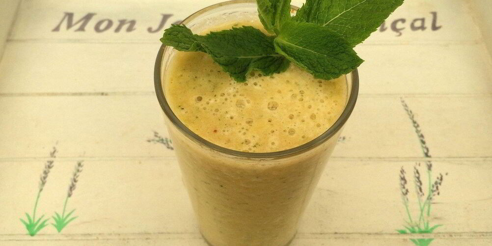 Рецепт смузей из ананаса с ревенем