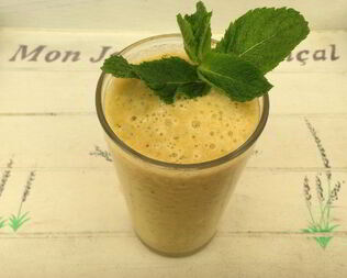 Смузи из ананаса с ревенем