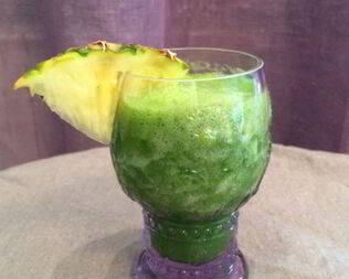 Смузи из ананаса со щавелем