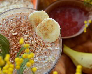 Смузи из банана и земляники