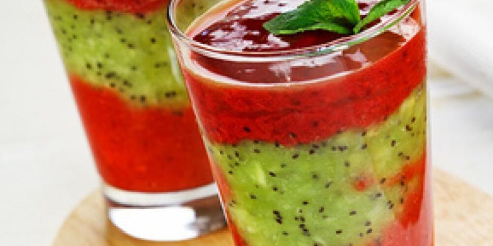 Рецепт смузей из клубники, малины и киви с медом