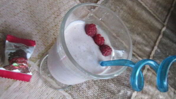 смузи с малиной и творогом