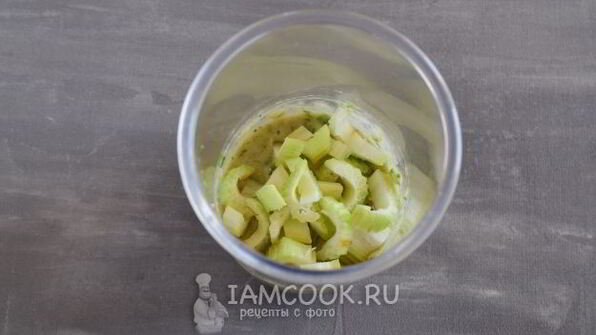 смузи с сельдереем и семенами льна