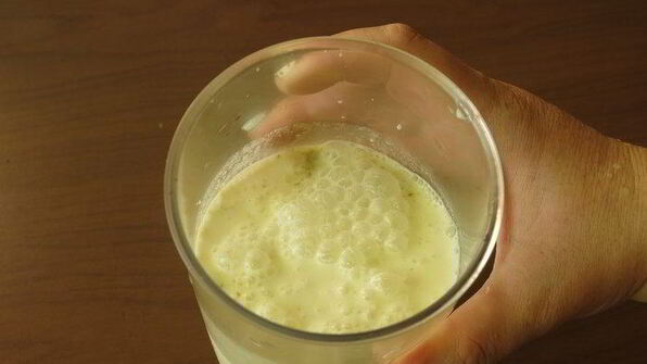 смузи с ягодами и кислым молоком