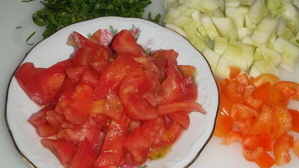 томатно-огуречный смузи с петрушкой