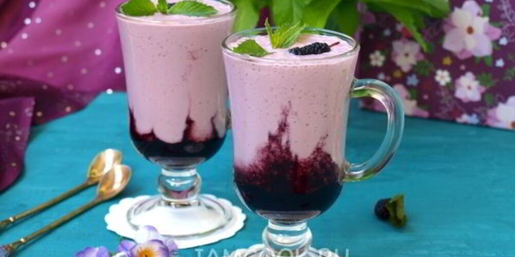 Рецепт творожного коктейля на ряженке с шелковицей