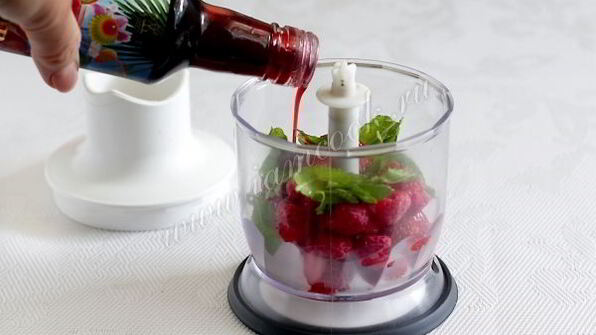 ягодный коктейль с мятой