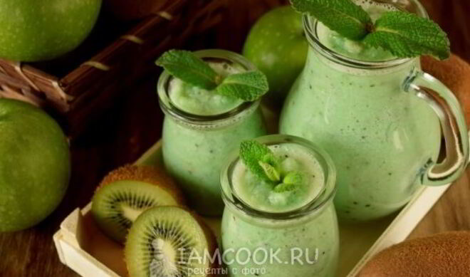 Зеленый коктейль с яблоком и пекинской капустой