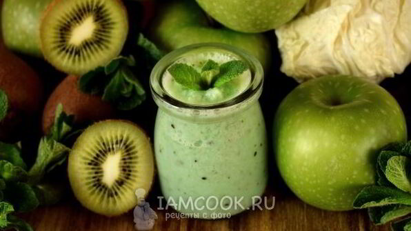 зеленый коктейль с яблоком и пекинской капустой