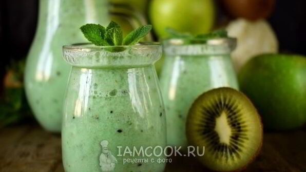 зеленый коктейль с яблоком и пекинской капустой