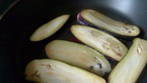 горячий салат с баклажанами