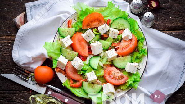 греческий салат с фетаксой