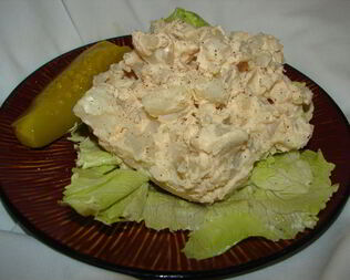 Американский картофельный салат с уксусом и майонезом