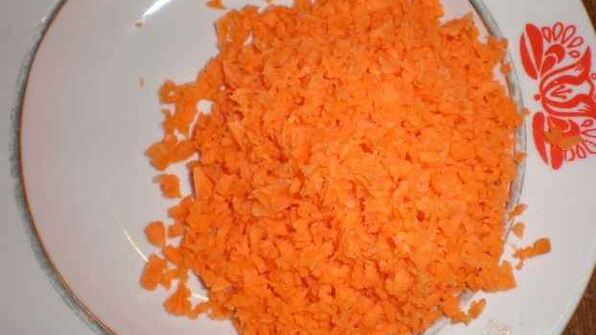 картофель в майонезе с ананасами и салатик свекла с сыром