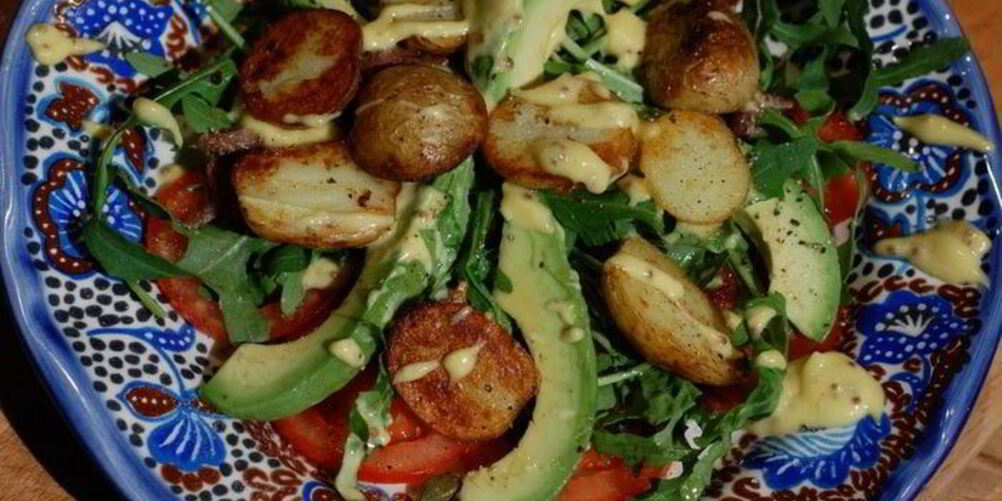 Рецепт картофельного салата с авокадо и домашним майонезом