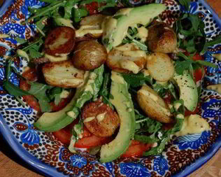 Картофельный салат с авокадо и домашним майонезом