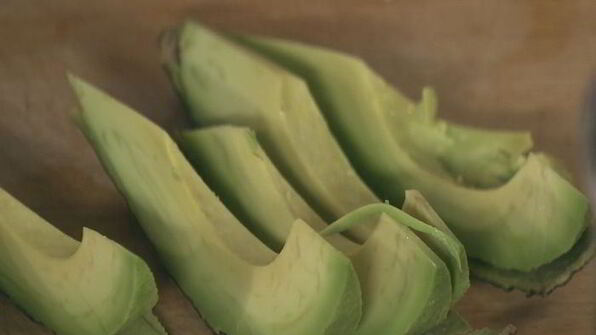 картофельный салат с авокадо и домашним майонезом