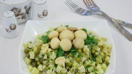 Картофельный салат с маринованными грибами