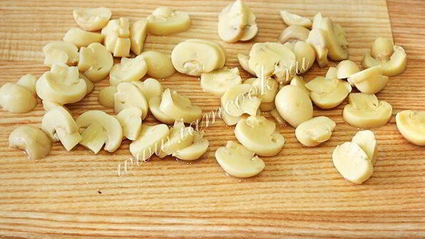 картофельный салат с маринованными грибами