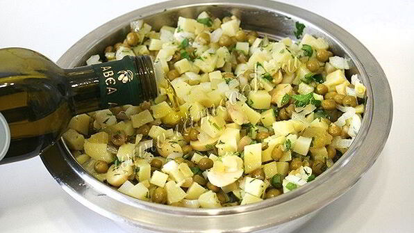 картофельный салат с маринованными грибами
