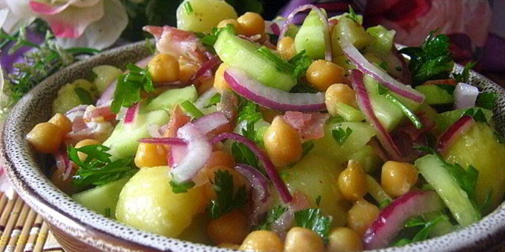 Рецепт картофельного салата с нутом и беконом