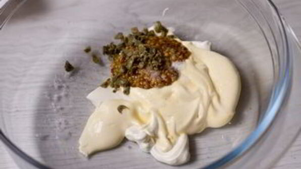 картофельный салат с редисом и беконом