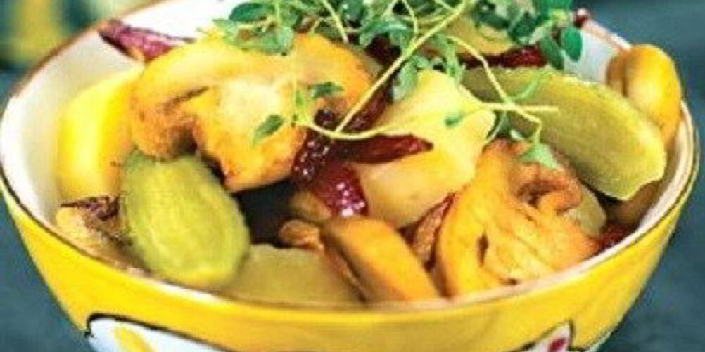 Рецепт картофельного салата с солеными огурцами и грибами
