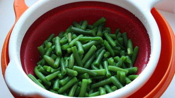 салат из картофеля, фасоли и тунца