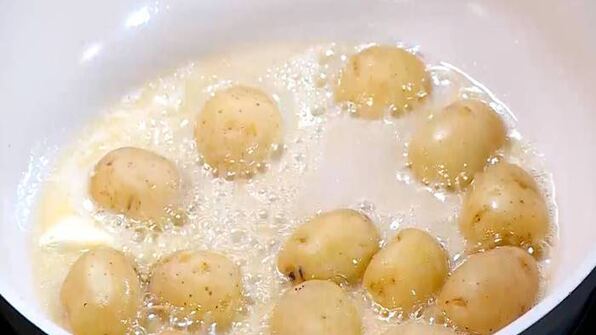 салат из молодого картофеля с редисом и заправкой из феты