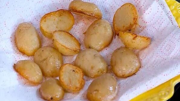 салат из молодого картофеля с редисом и заправкой из феты